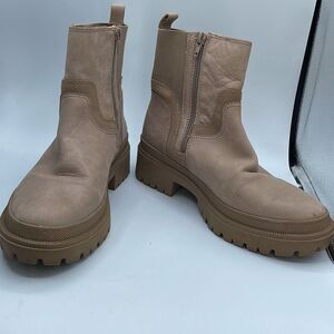 Lucky Brand size 9 Eabile Chelsie lug sole bootie.